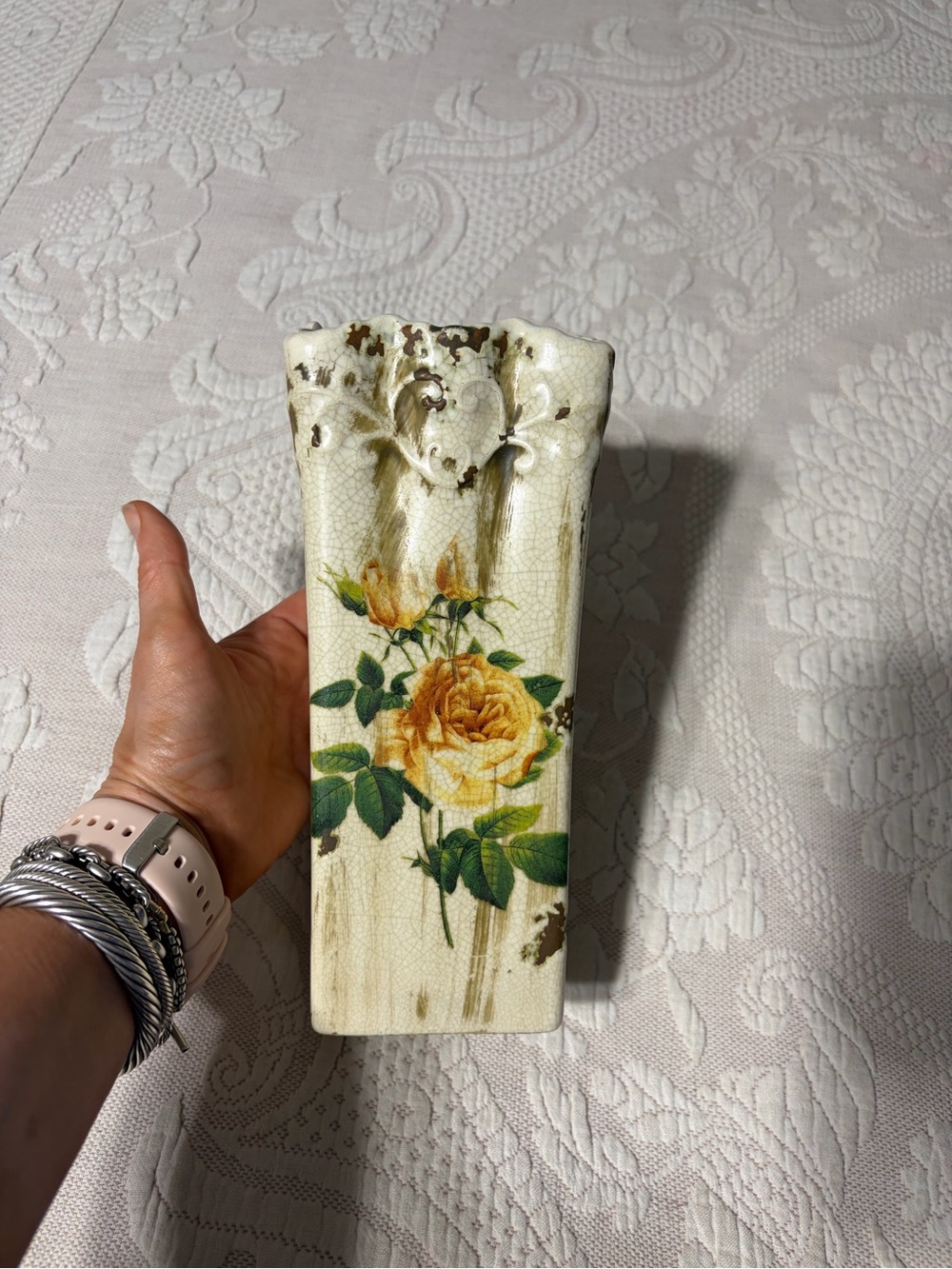 NWT Vintage-looking Yellow Rose Ceramic floral case designer home decor gifts